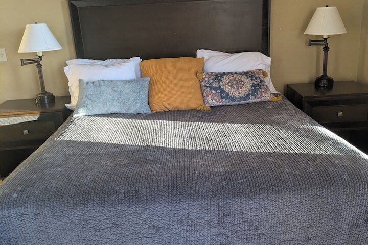 Room 6 of 16