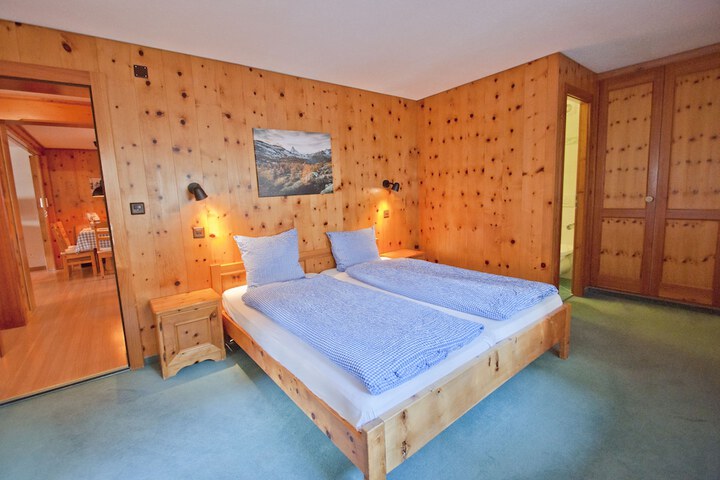 Room 16 of 166