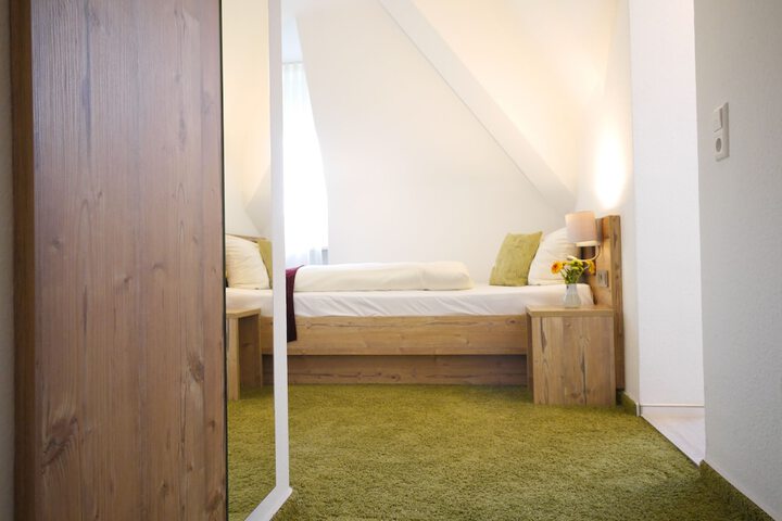 Room 4 of 65