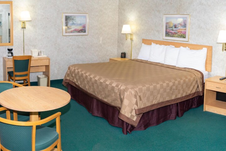 Room 8 of 10