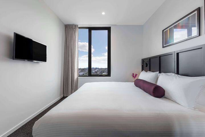Room 6 of 63