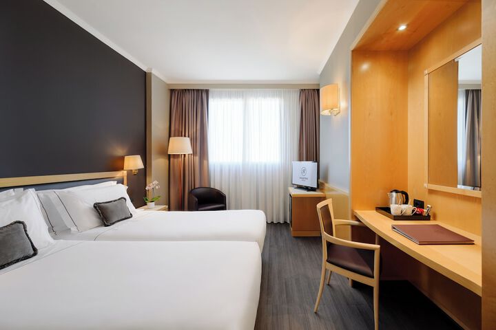 Room 32 of 62