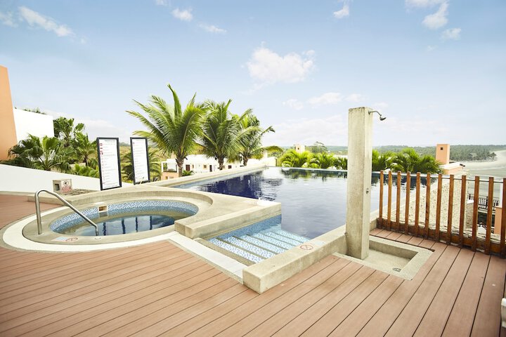 Hotel with Pool