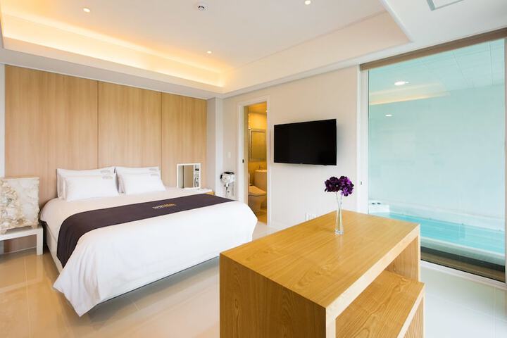 Room 5 of 75