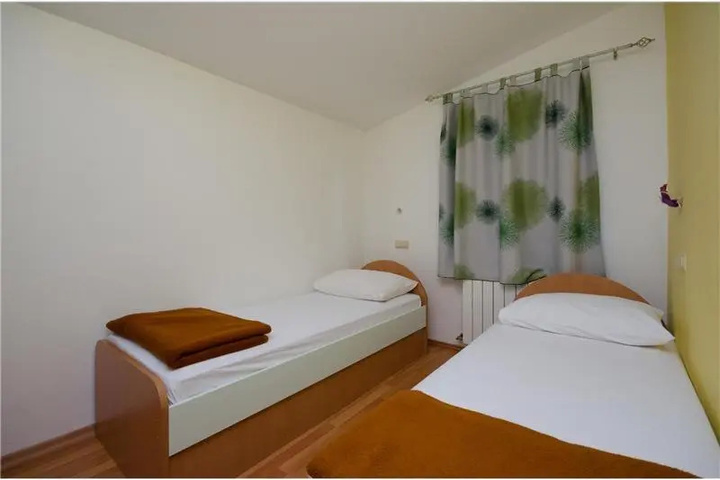 Room 3 of 11