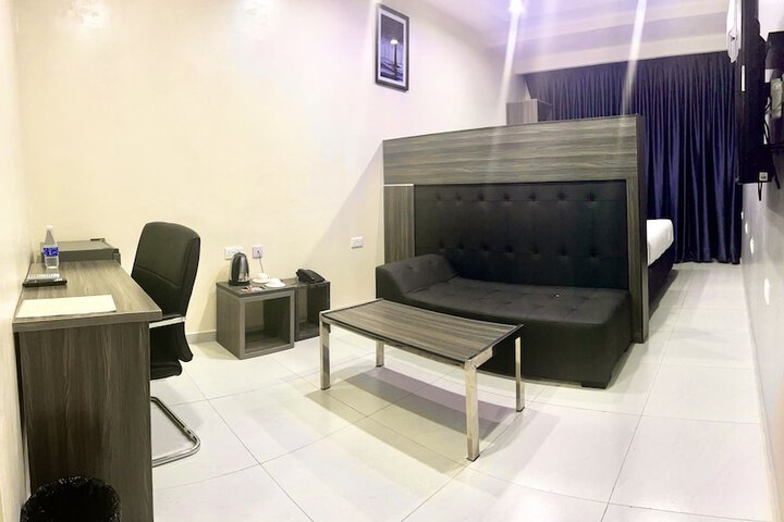 Room 15 of 36