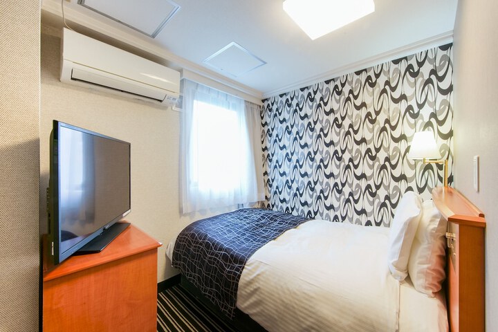 Room 14 of 25