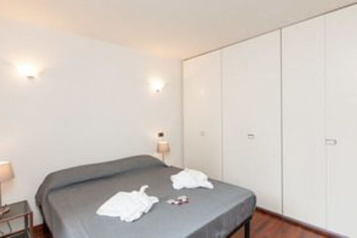 Room 12 of 32