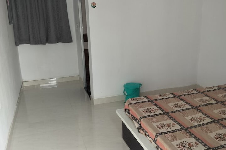 Room 12 of 28