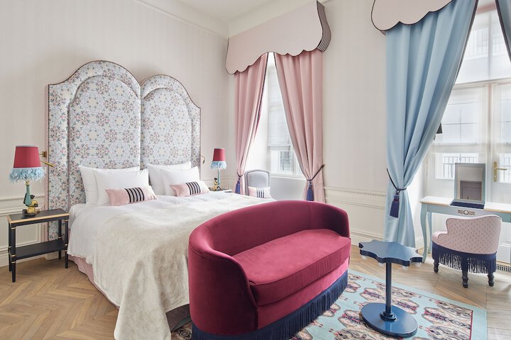 Room 32 of 60