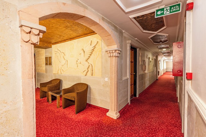 Ballroom/Hall 48 of 50