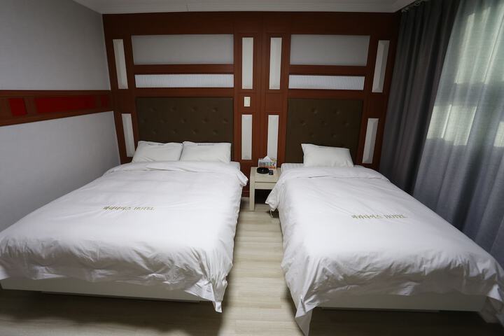 Room 15 of 32