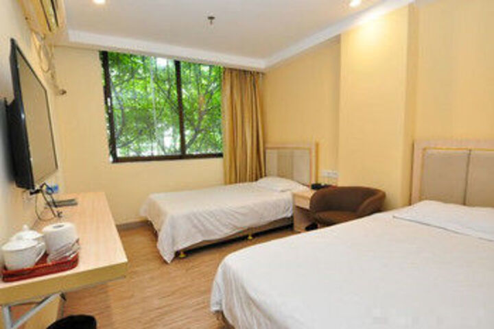 Room 7 of 10