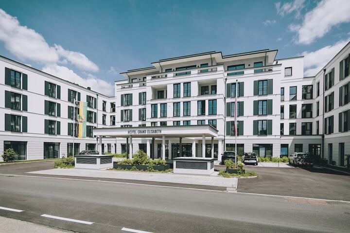 Exterior of Grand Elisabeth
