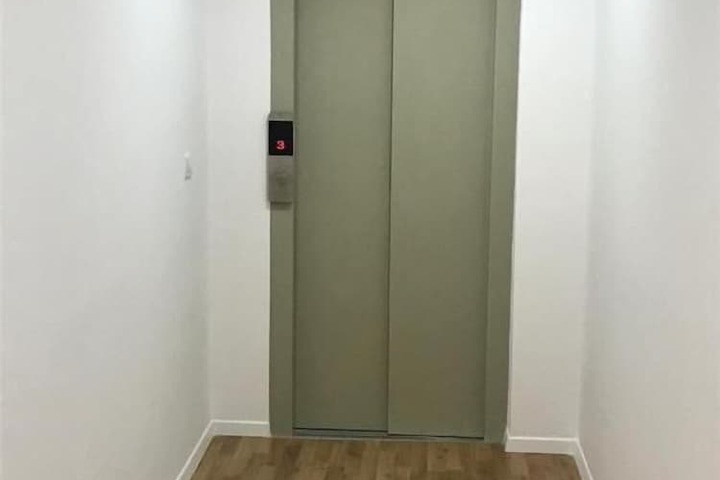 Room 9 of 34