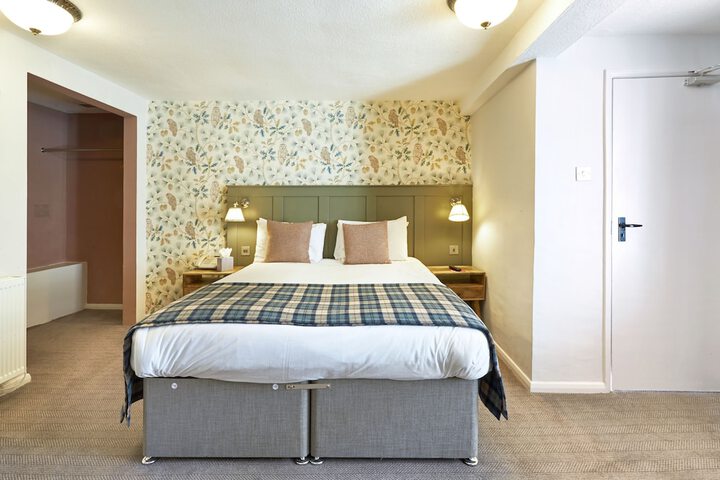 Room 3 of 37