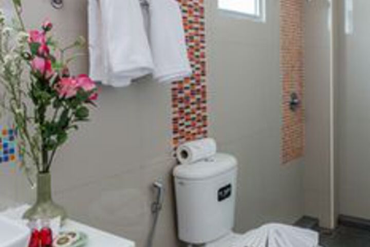 Room 2 of 67