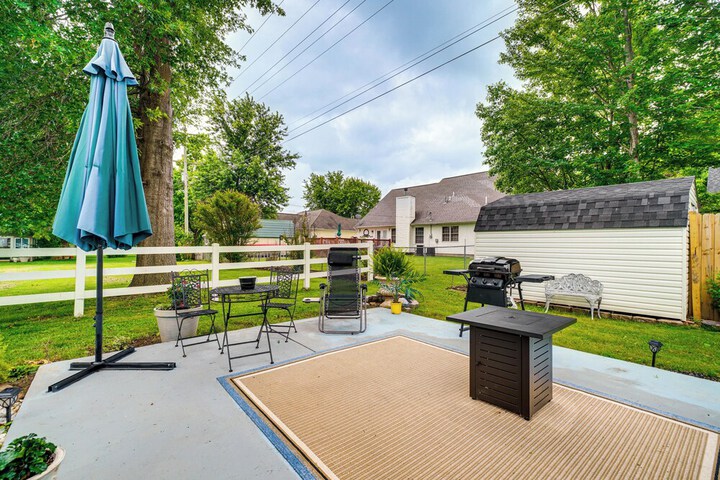 Charming St. James Home Near Maramec Spring Park!