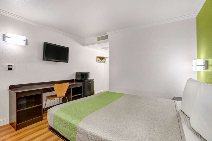 Room 5 of 27