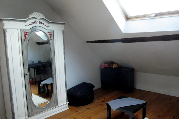 Room 4 of 16