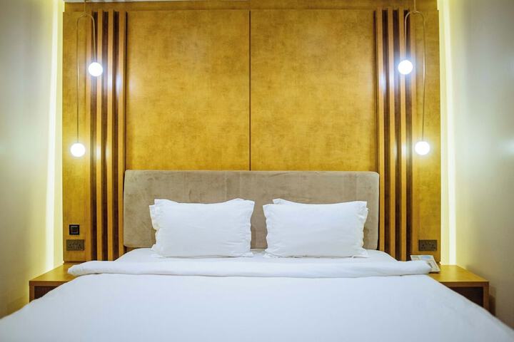 Room 8 of 30