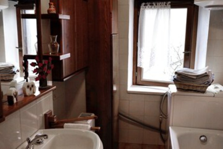 Room 4 of 43