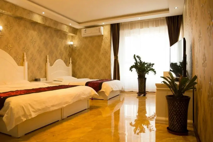 Room 6 of 9