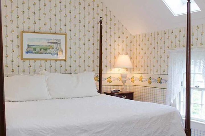 Room 9 of 27