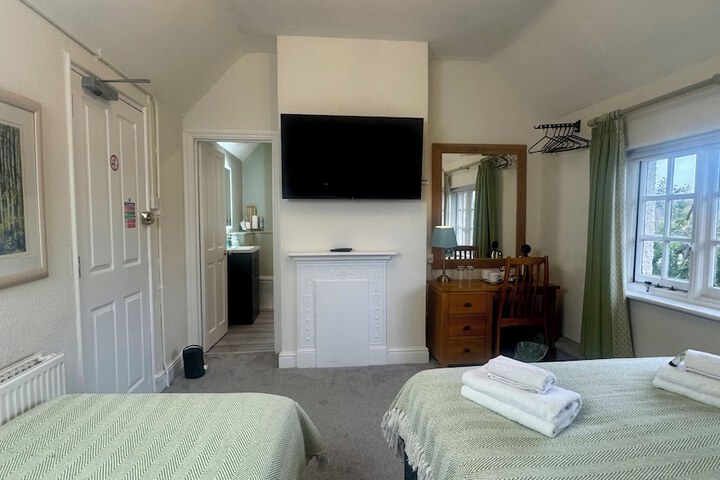 Room 5 of 24
