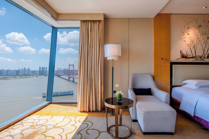 Room 19 of 119