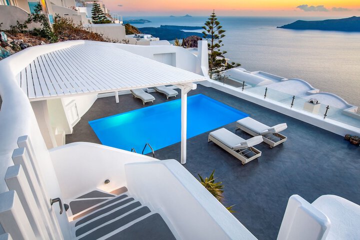 Hotel Pool