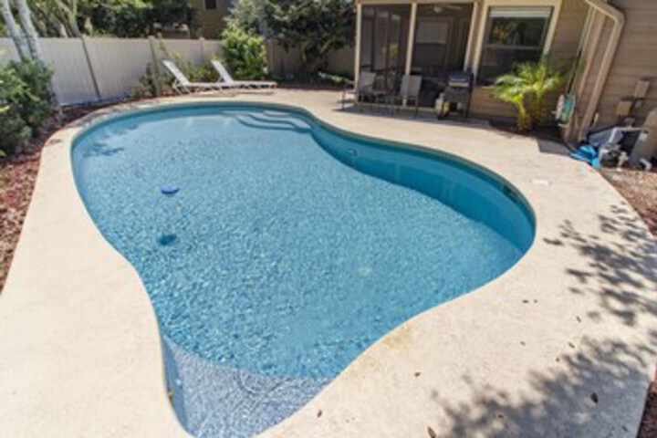 Pool 24 of 43