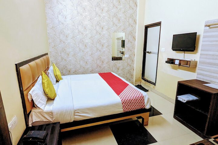 Room 9 of 13