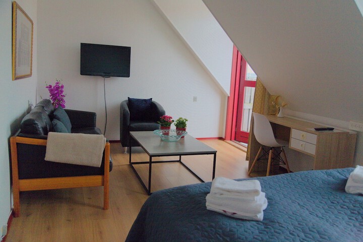 Room 4 of 18