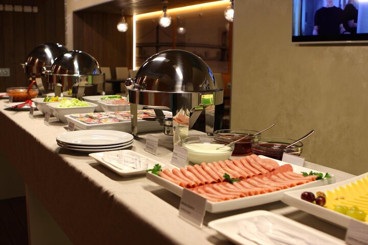 Dining 33 of 41