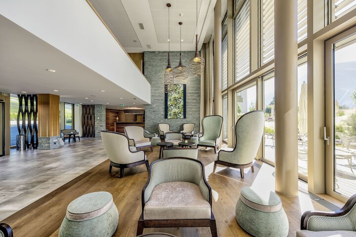 Entrance & Lobby