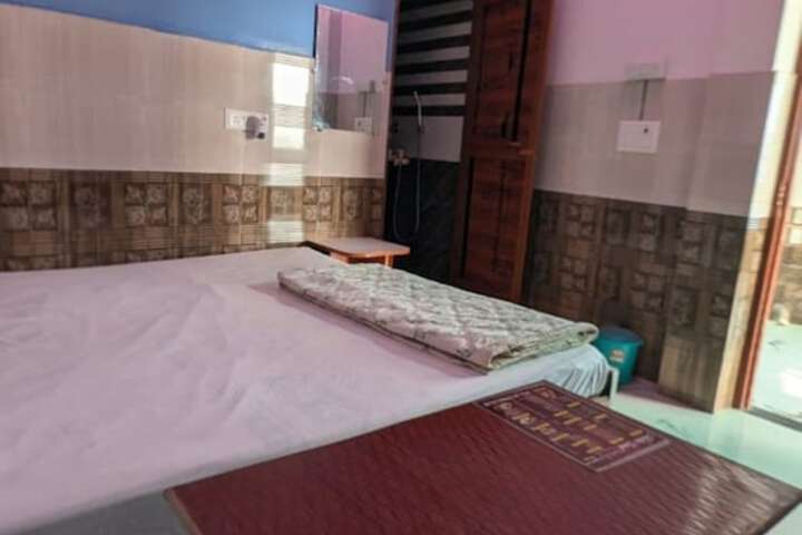 Room 5 of 11