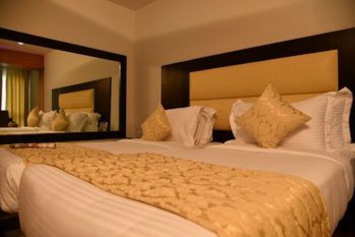 Room 9 of 30