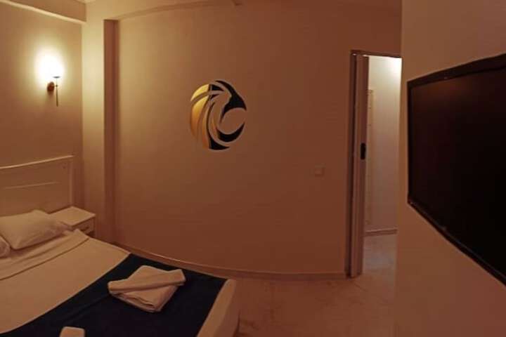 Room 10 of 34