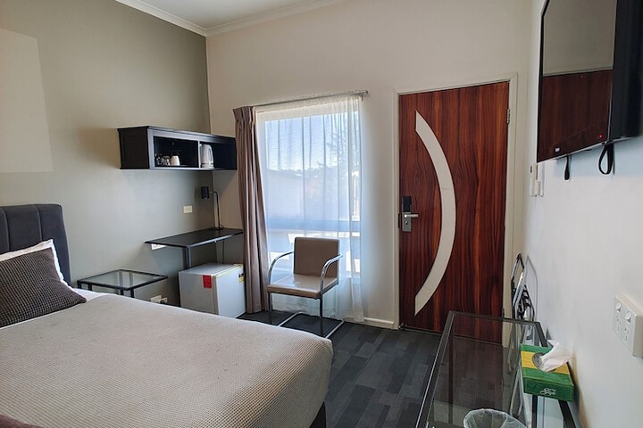 Room 26 of 40