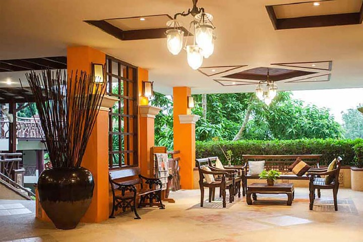 Hotel Lobby