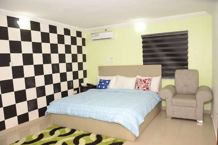 Room 7 of 37