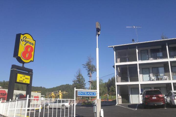 Hotel 7 of 13
