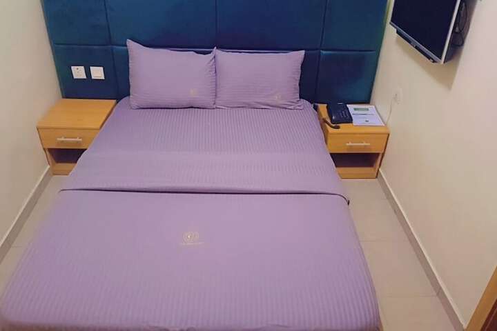 Room 6 of 11
