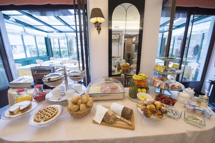 Breakfast/Coffee Service 44 of 113