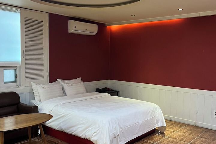 Room 8 of 29
