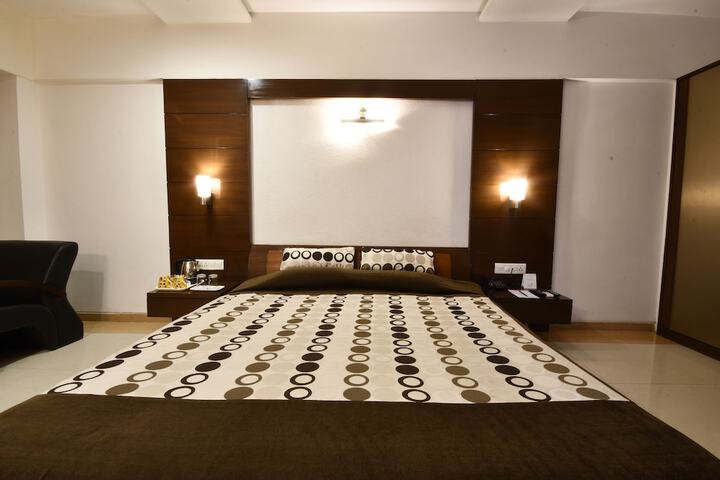Room 15 of 37