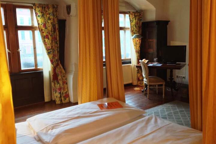 Room 5 of 19