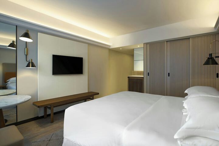 Room 9 of 153