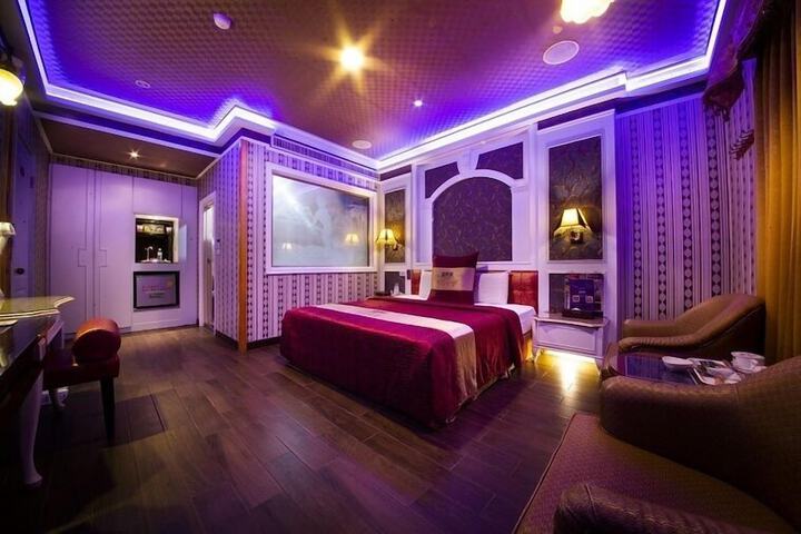 Room 14 of 35